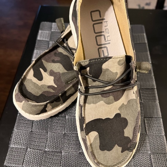 Hey Dude Green and Black Flats Slip-On Loafers - Picture 1 of 3